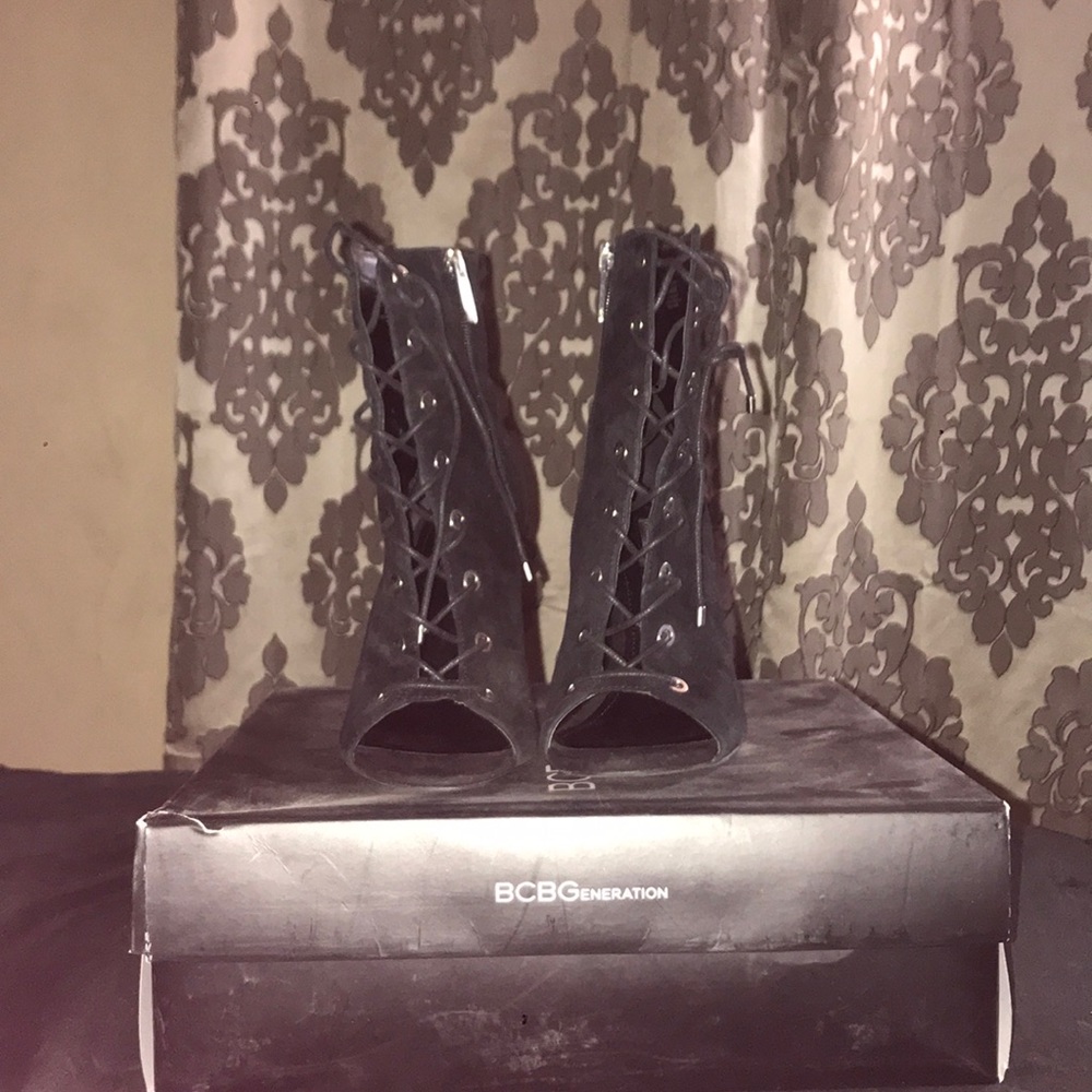 Strappy open toe booties bcgeneration
